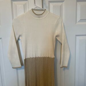 Saks Fifth Avenue White and Gold Ribbed Knit Top